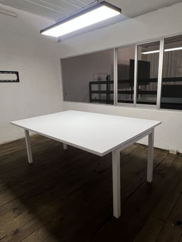 Mesa de trabajo blanca