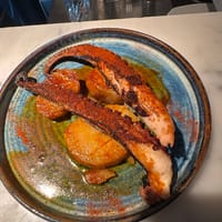 Makanan yang disimpan di Donostia Restaurant di Makan