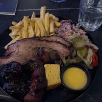 Makanan yang disimpan di Notch Americano di Makan