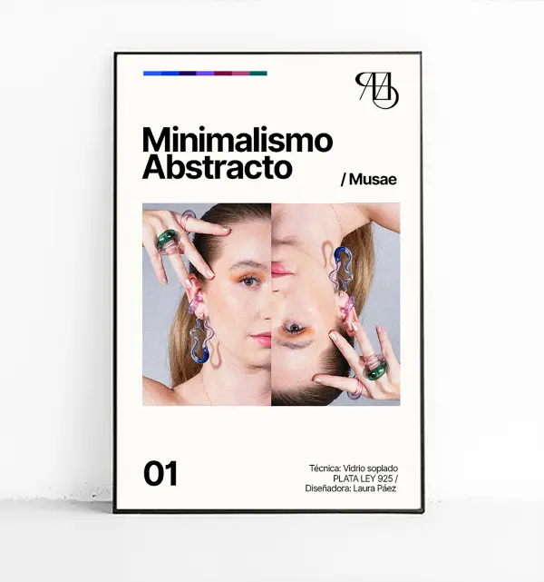 Portada de catálogo de joyería titulada "Minimalismo Abstracto / Musae". Muestra un retrato artístico de una mujer con el rostro dividido verticalmente: la mitad normal y la mitad invertida (boca abajo), luciendo pendientes y anillos de vidrio soplado en tonos azul, rosa y verde. Diseño minimalista con tipografía negra, número 01 y créditos de Laura Páez.