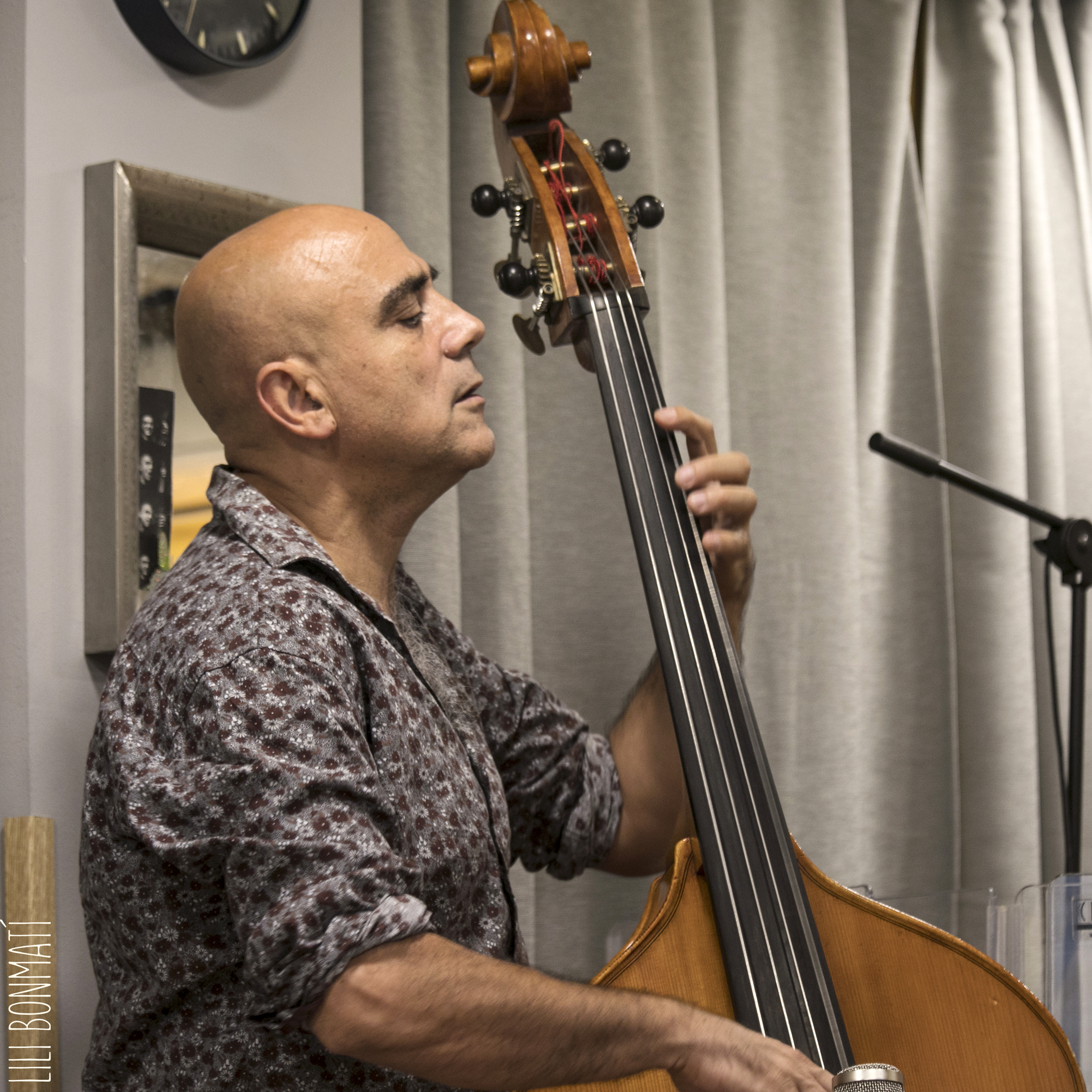 2019 - Joan tocando el contrabajo