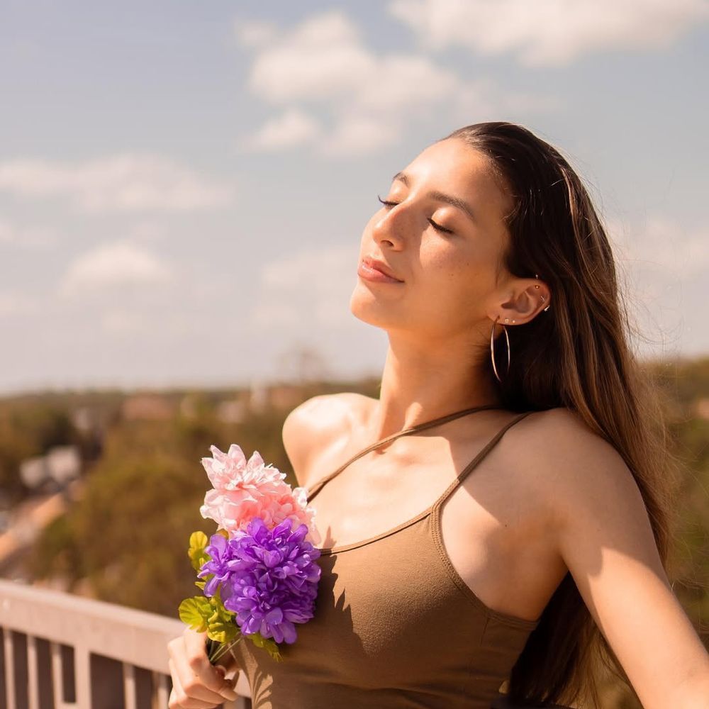 https://firebasestorage.googleapis.com/v0/b/mvnt-app.appspot.com/o/artists-profile-image%2Fchoreographer%2FABBY%2Fabby_hero4_1000x1000.jpeg?alt=media