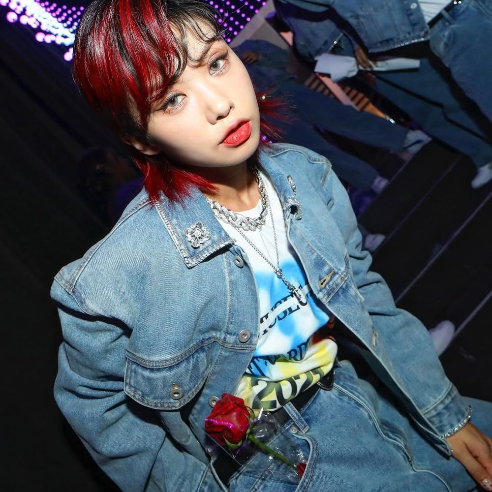 https://firebasestorage.googleapis.com/v0/b/mvnt-app.appspot.com/o/artists-profile-image%2Fchoreographer%2FAIKI%2Faiki_kr_hero6_1000x1000.jpeg?alt=media