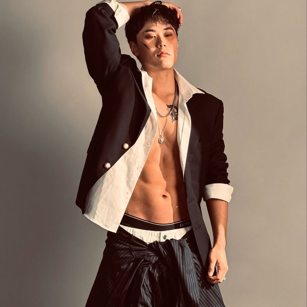 https://firebasestorage.googleapis.com/v0/b/mvnt-app.appspot.com/o/artists-profile-image%2Fchoreographer%2FAUSTIN%2FAustin_hero3_1000x1000.jpeg?alt=media