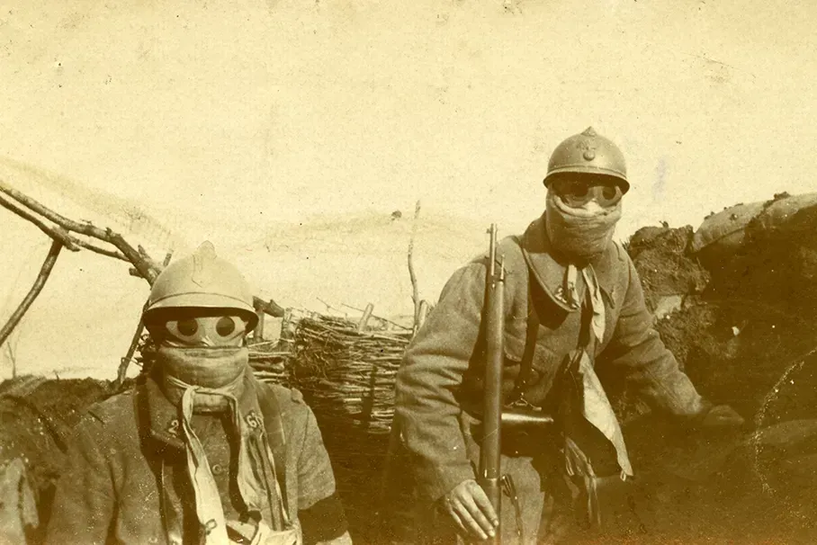 Derrière les masques – Photographies des deux guerres 2