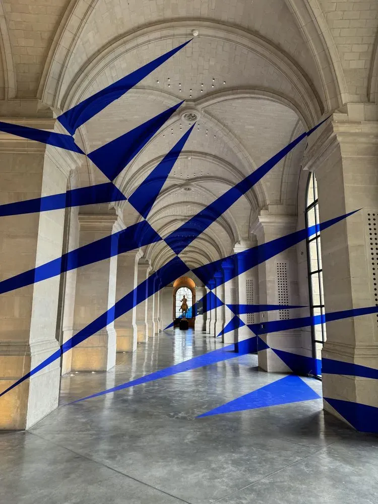 Felice Varini : Éclats en échos