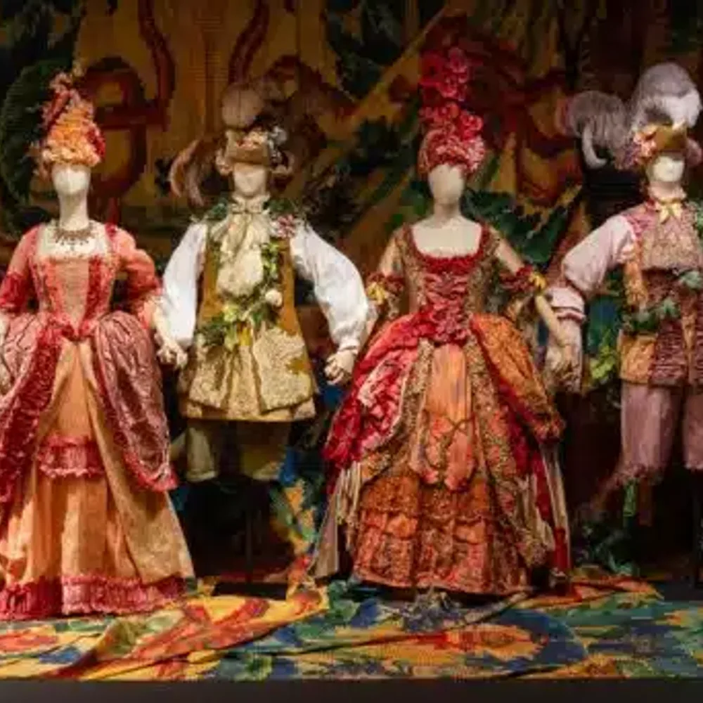 Marie-Antoinette de l'avant-garde à l'avant-scène. Costumes de scène créés par Christian Lacroix 2