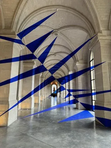 Felice Varini : Éclats en échos