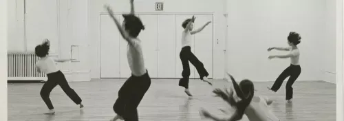 Danser page à la main