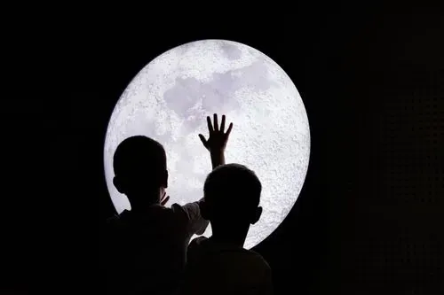 Petits pas sur la Lune