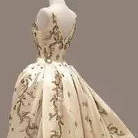 La mode en majesté, haute couture et tradition à la cour de Thaïlande