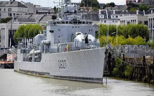 Le Maillé Brézé - Bâtiment Musée Naval