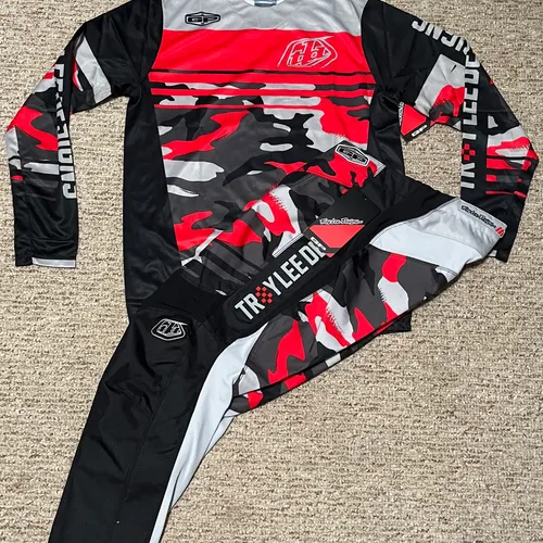 Troy Lee Designs GP Jersey/Pants - Red Camo / 34/Medium