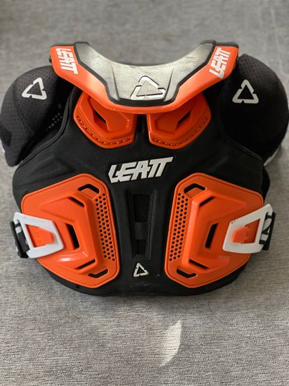 Leatt Fusion 2.0 Jr chest protector in Size L/XL