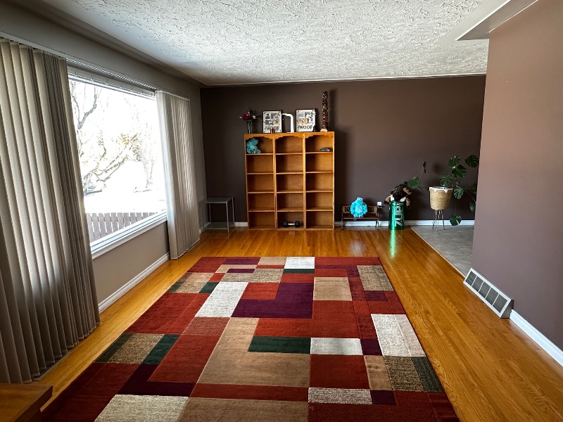 Room for rent and you get to use all the main floor 