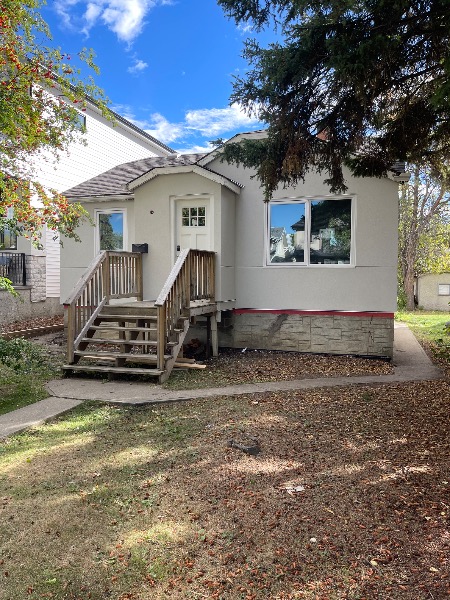 University Area rooms Available 