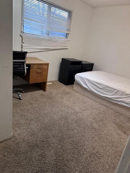 Furnished room in Millwoods mus-lim home