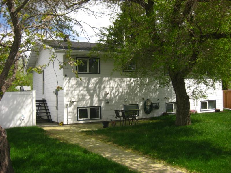 SE Room Available Now or June 1st for working male.  $600.