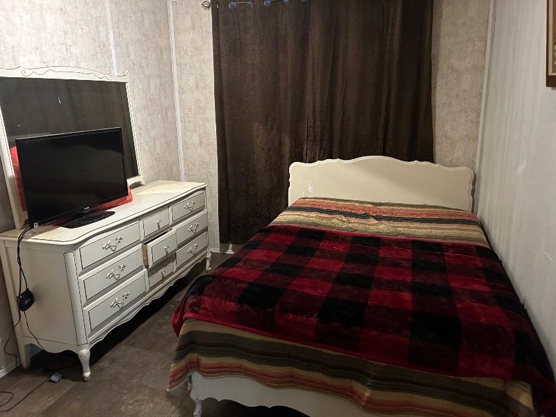 Room in North East Edmonton 