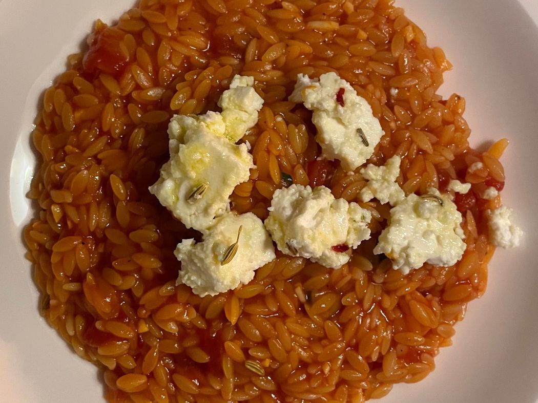 Vegetarian Tomato orzo with feta, orange & fennel seeds 🔥😍
