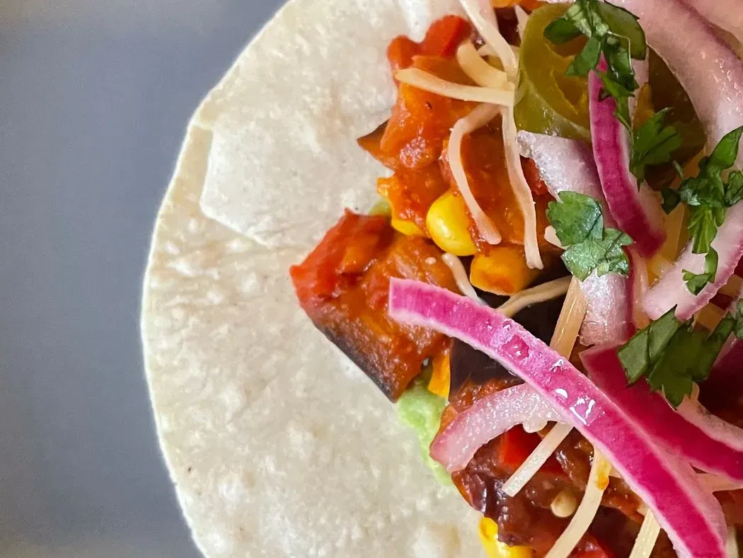 Vegan Tacos with eggplant and guacamole in chipotle sauce | Yvy