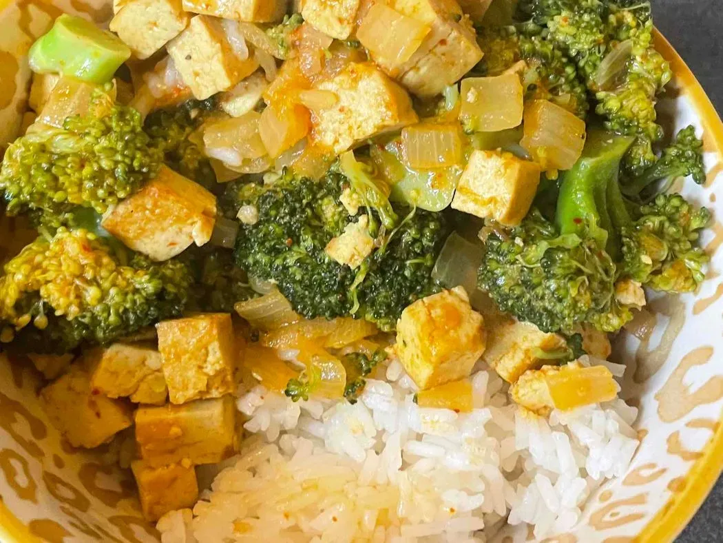 Low-impact Vegan Curry with tofu and broccoli 🥦 | Yvy