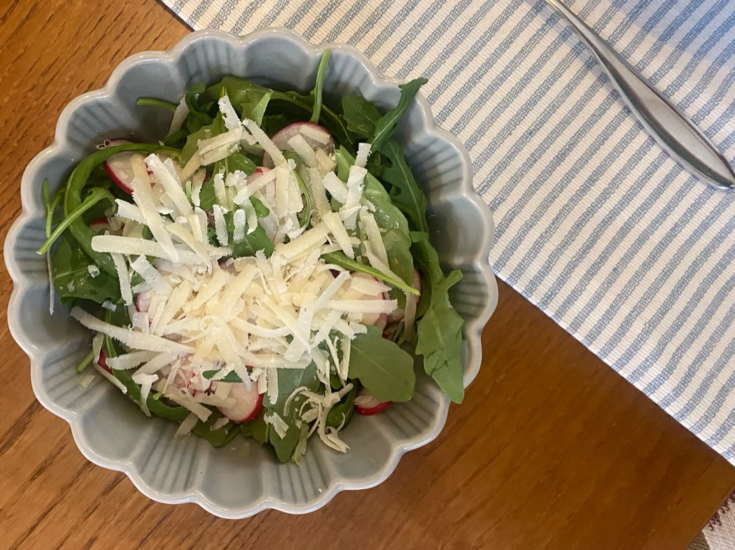 Laag-impact vegetarisch Radijs en Rucola Salade | Yvy