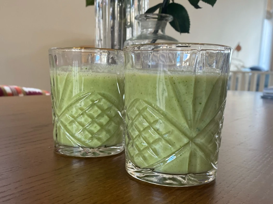 Low-impact Vegan Orange banana kale smoothy | Yvy