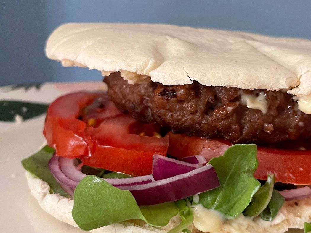 Low-impact Vegan Greek burger with tzatziki | Yvy