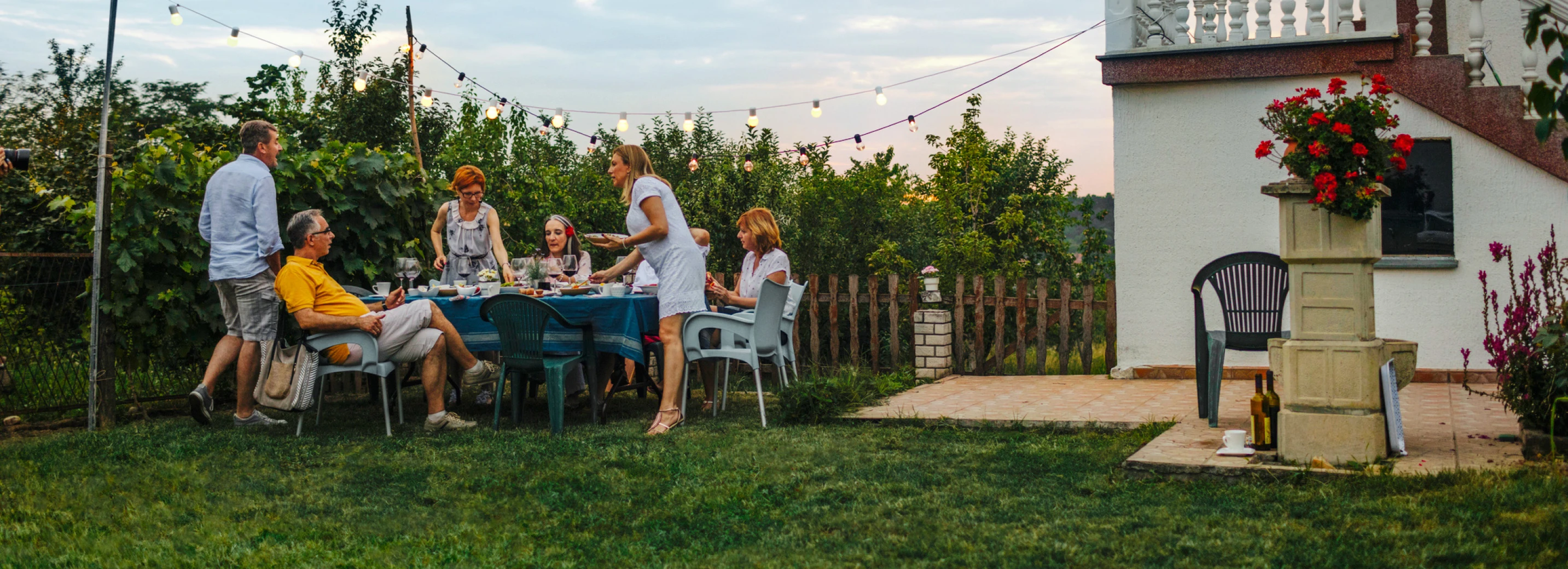 Blog Header 1433x520 Blog Summer Lawn