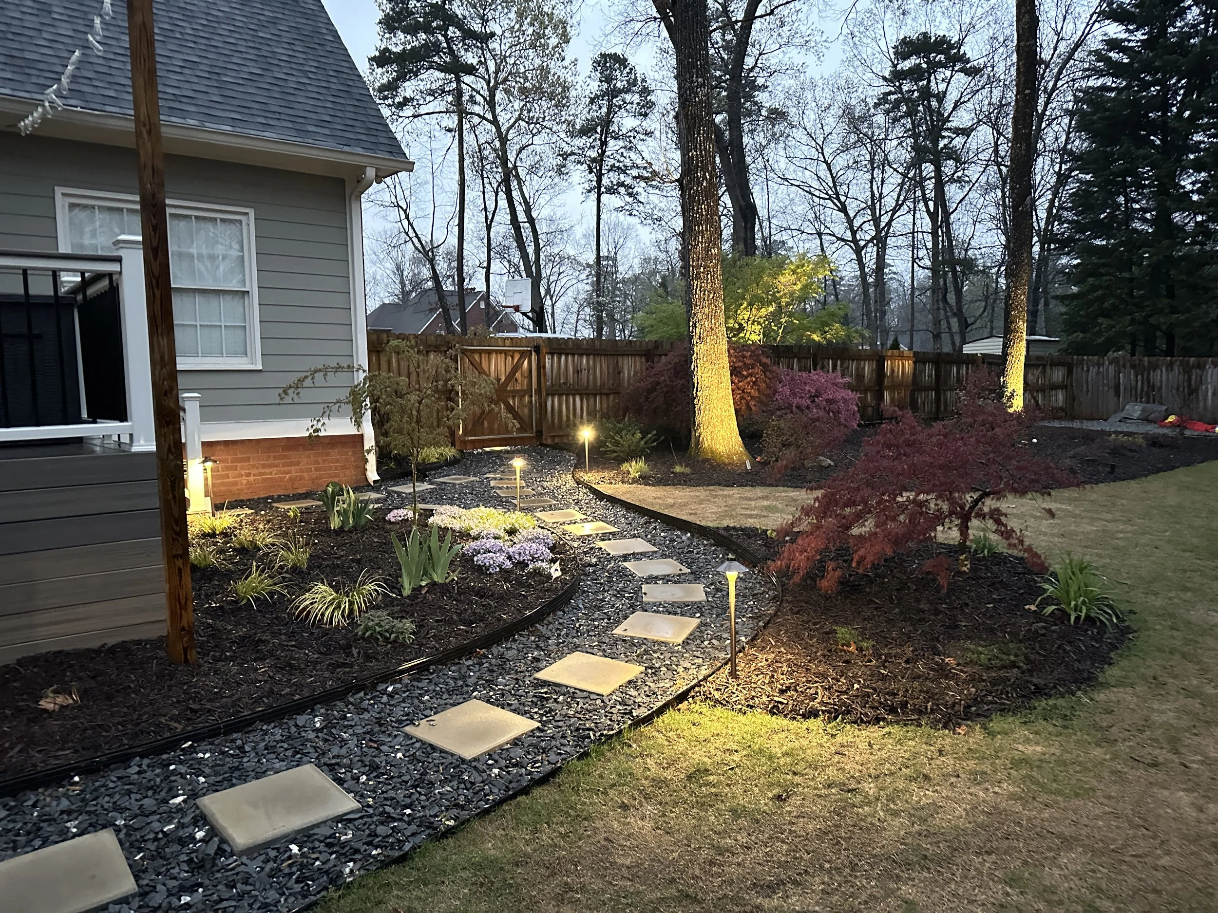 Backyard+slate+chip+and+paver+walkway
