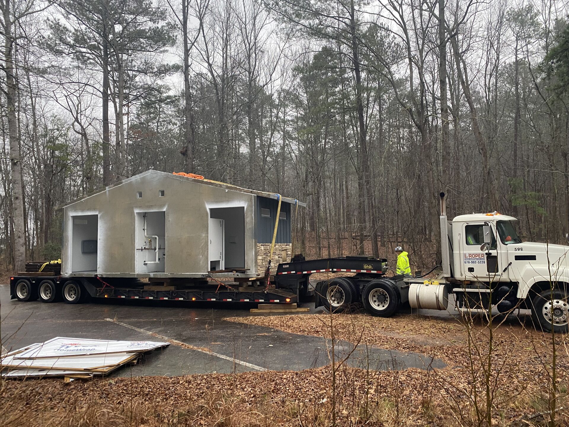 Mobile home lift