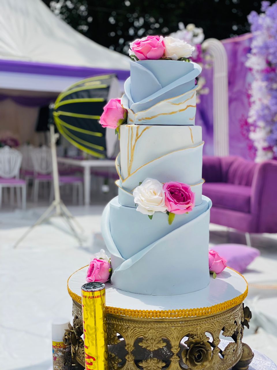 3 TIER CAKE WITH 7 GIVEAWAYS 