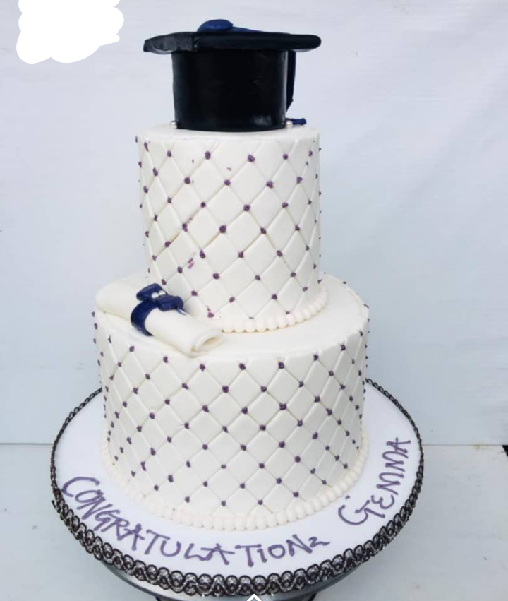 GRADUATION CAKE