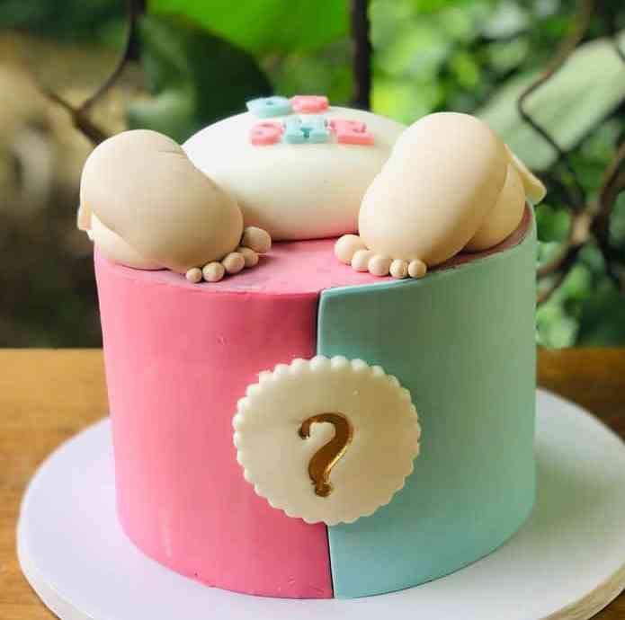 BABY SHOWER FONDANT CAKE