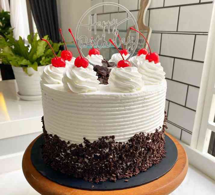 WHIPPING CREAM BLACK FOREST CAKE