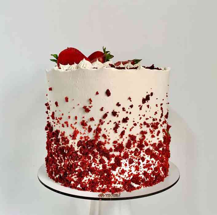 WHIPPING CREAM RED VELVET CAKE