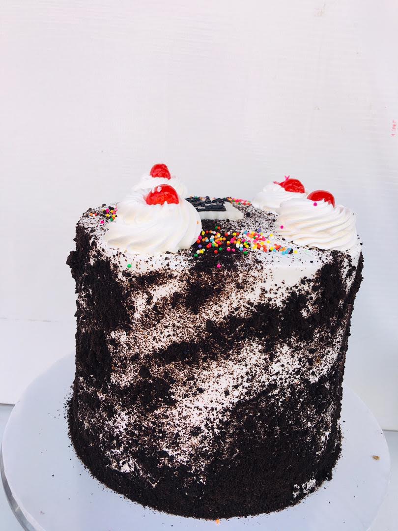 8 INCH BLACK FOREST CAKE 