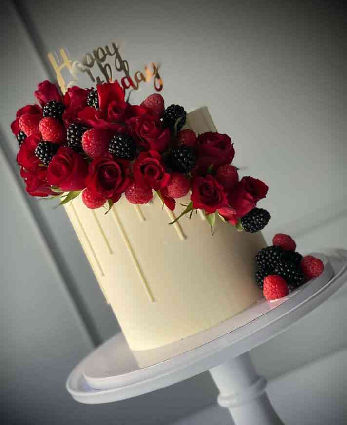 VALENTINE FRUITS CAKE