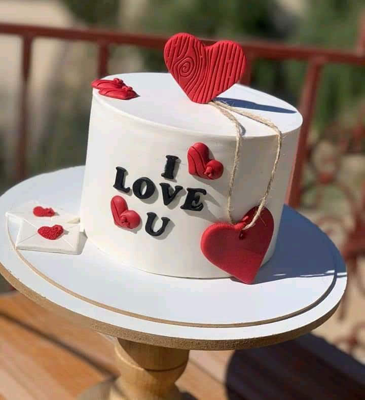 BEAUTY IN LOVE CAKE