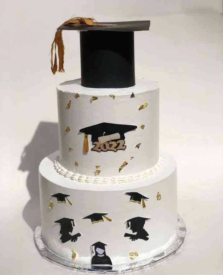 FONDANT TIER GRADUATION CAKE 