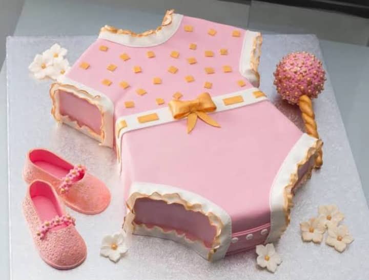 UNIQUE BABY SHOWER CAKE 