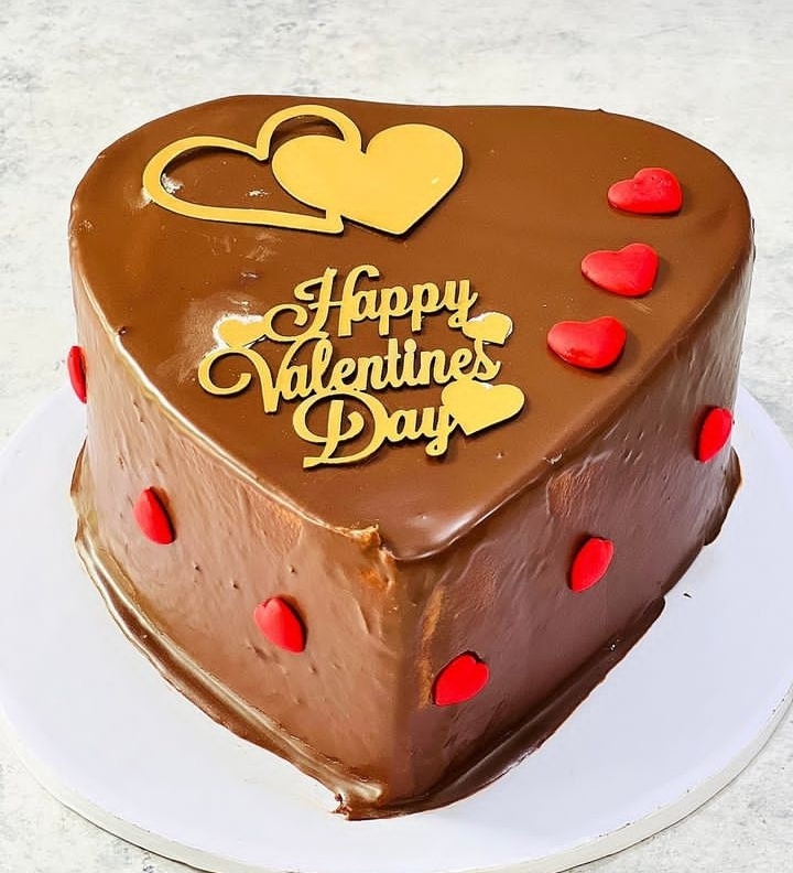 BEAUTIFUL 10INCH GOLD HEART CAKE