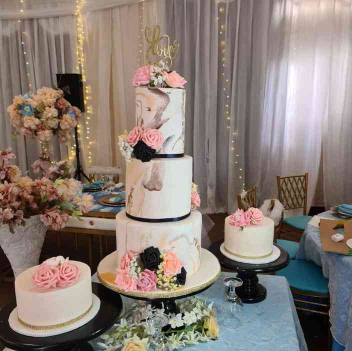 LOVE FLORAL WEDDING CAKE 