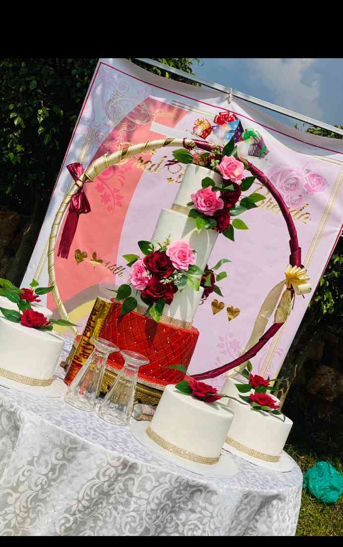 FOUR TIER WEDDING CAKE 