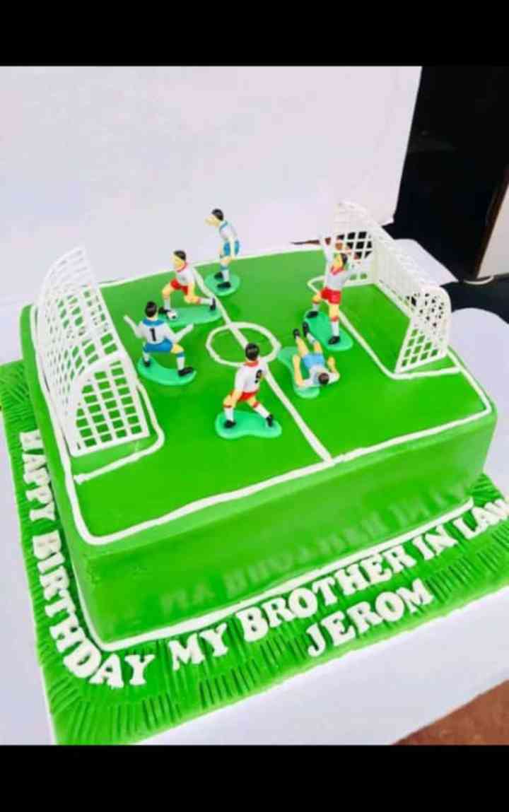 FONDANT PITCH CAKE