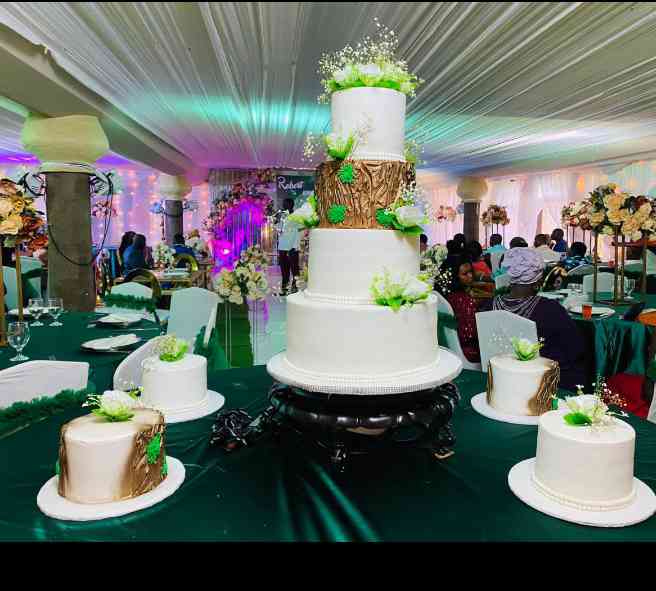 4 TIER WEDDING CAKE 