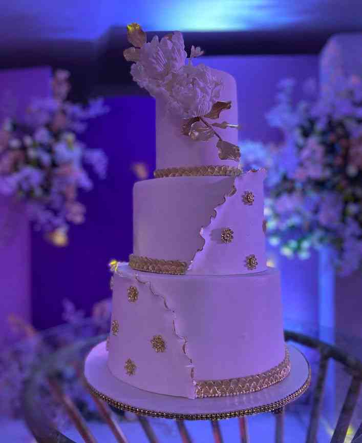 WHITE LOVE WEDDING CAKE 