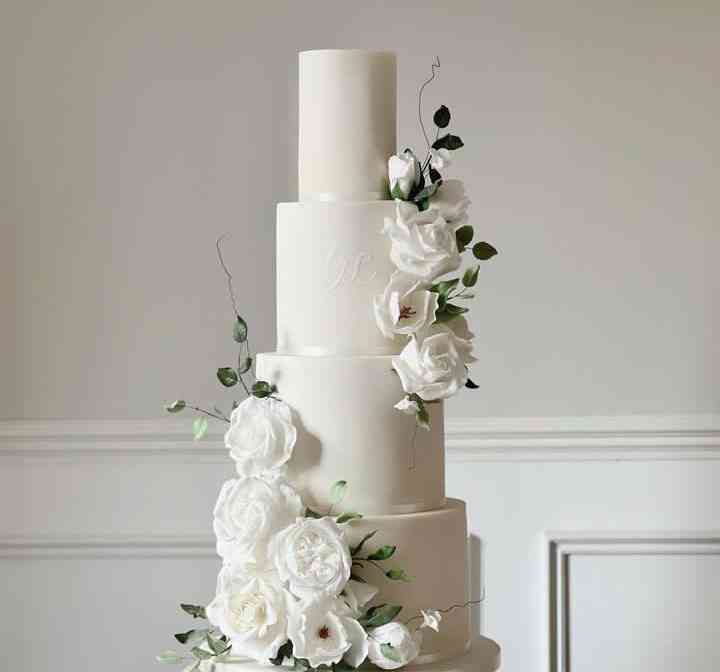 WHITE FLOWERED WEDDING CAKE