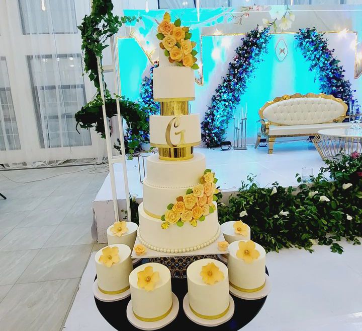 LOVE DESIGNED WEDDING CAKE 